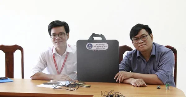Máy phát hiện gian lận thi cử khá gọn nhẹ.