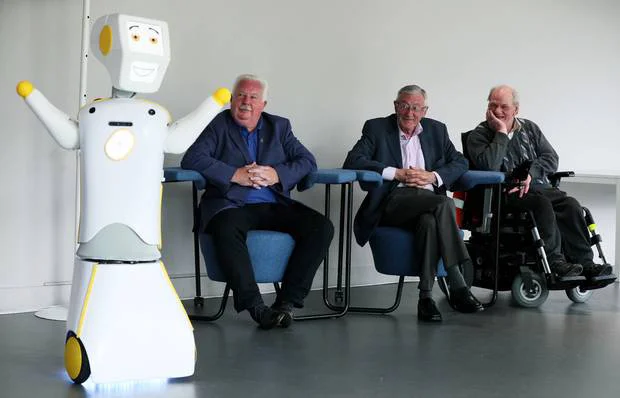 ẢNH 1 – Robot tương tác xã hội sử dụng trí thông minh nhân tạo AI “Stevie II” là sản phẩm của các kỹ sư trường Đại học Trinity, Ireland.