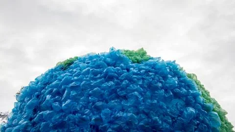 Phần lớn nguyên vật liệu xây dựng hầu hết đều được lấy từ tự nhiên và nguyên liệu tái chế.