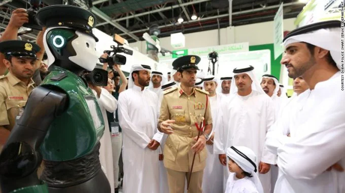 Dubai đưa vào sử dụng thí điểm robot cảnh sát.
