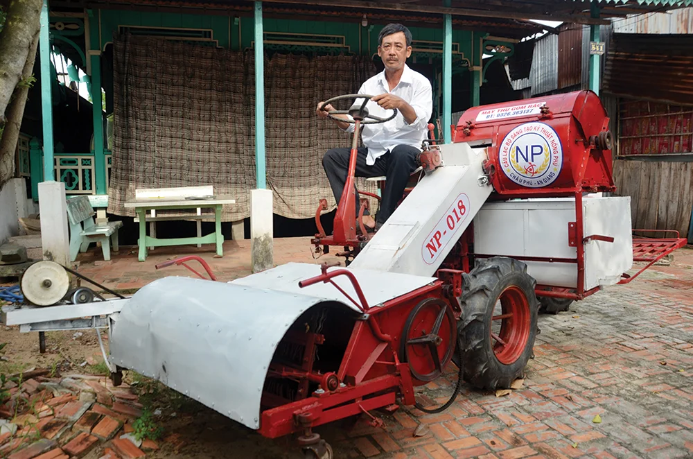 Máy thu gom rác được ông Dũng cải tiến.