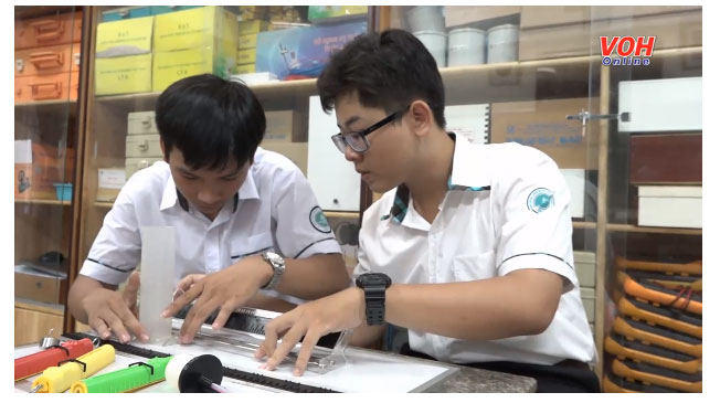 Nam sinh sáng tạo bộ dụng cụ thực hành vật lý cho học sinh khiếm thị