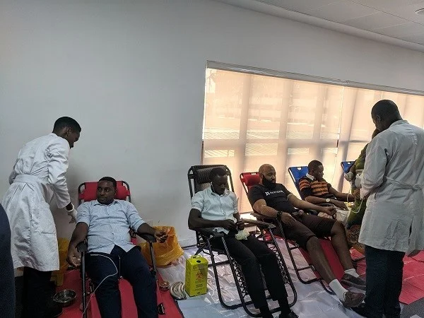 Trước khi có LifeBank, việc tìm và chuyển máu đến cho bệnh nhân ở Lagos có thể mất vài giờ, đôi khi lên đến vài ngày.