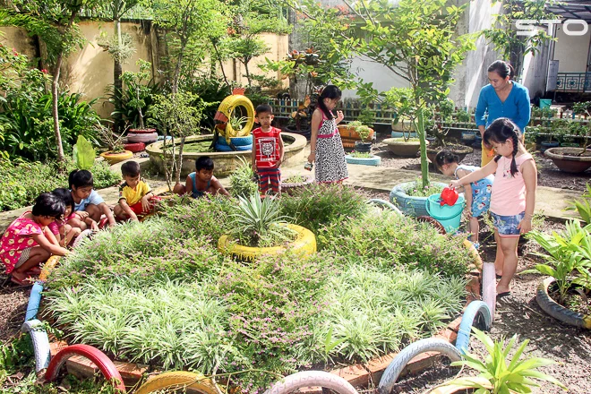 “Biến” phế liệu thành sân chơi cho trẻ em