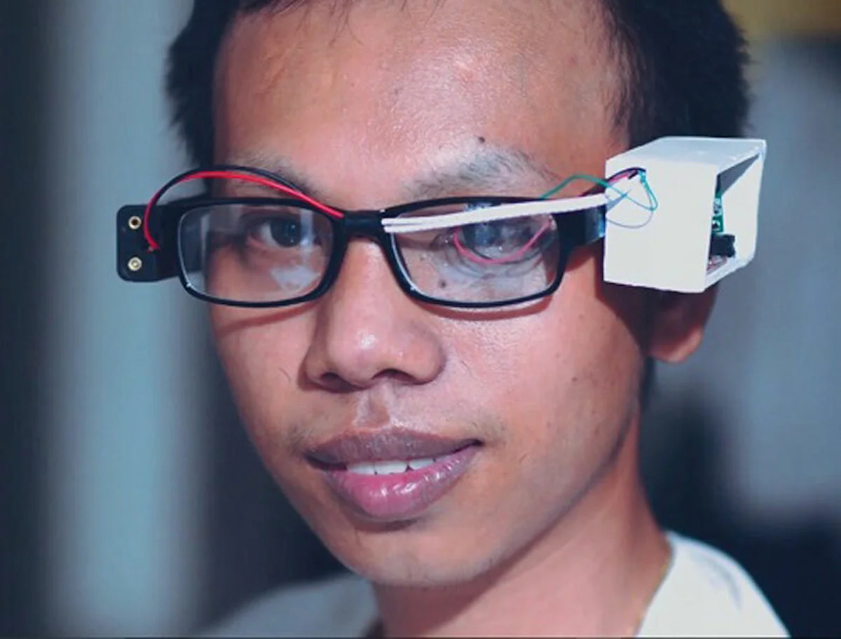 Kính thông minh hỗ trợ người khuyết tật dùng máy tính