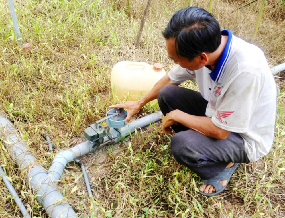 Chỉ cần bấm điện thoại, "kỹ sư chân đất" ở miền Tây giúp dân tiết kiệm điện