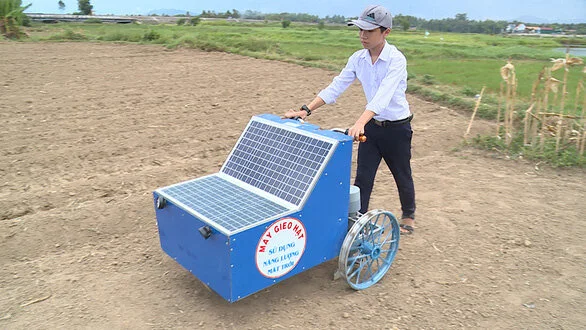 Máy gieo hạt của học sinh lớp 9