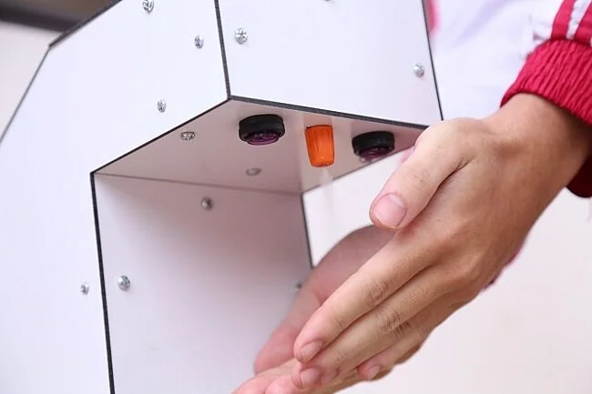 Giảng viên Đại học Bách khoa chế tạo máy rửa tay tự động