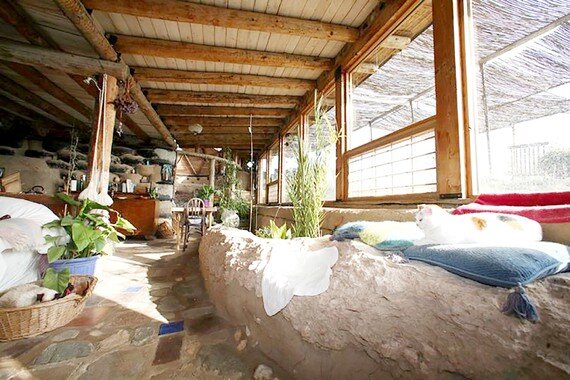 Ngôi nhà sinh thái được xây bằng phế liệu
