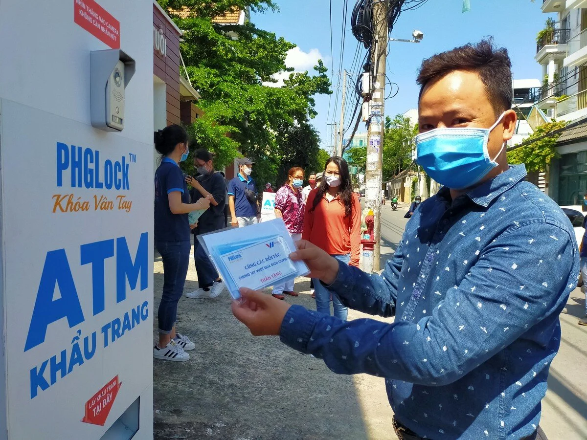 ATM khẩu trang thứ 2 đi vào hoạt động phục vụ người dân nghèo