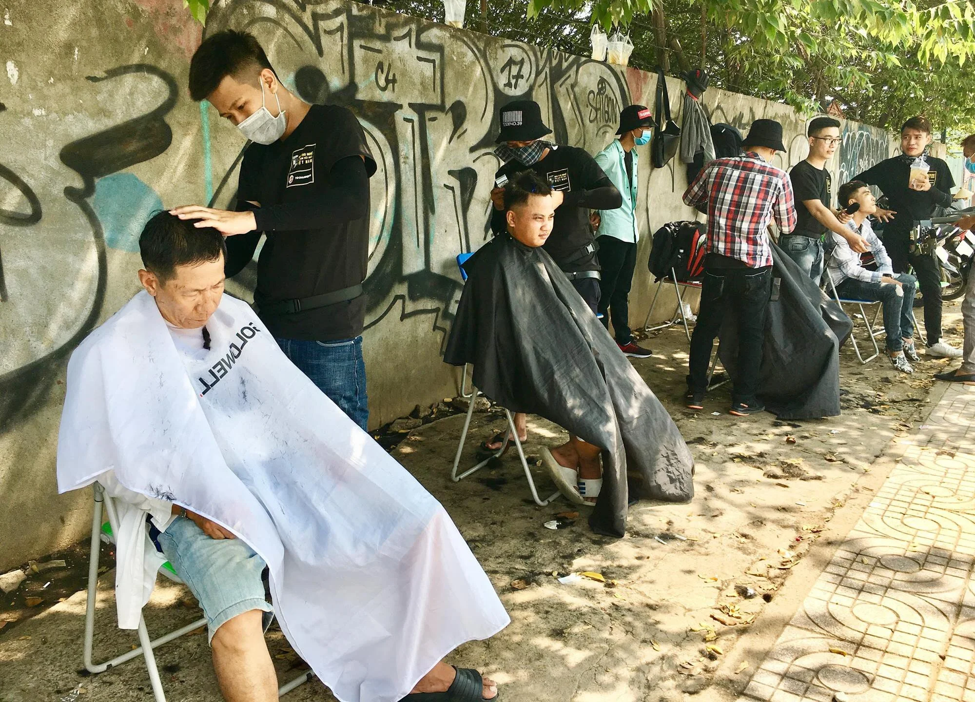 Hớt tóc miễn phí cho cộng đồng