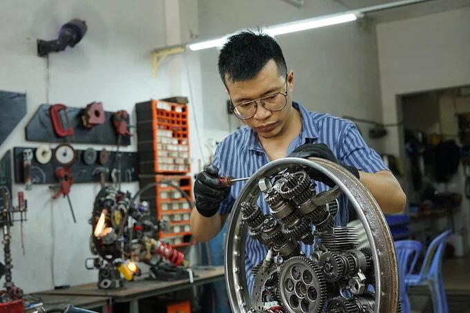 Transformers từ linh kiện xe