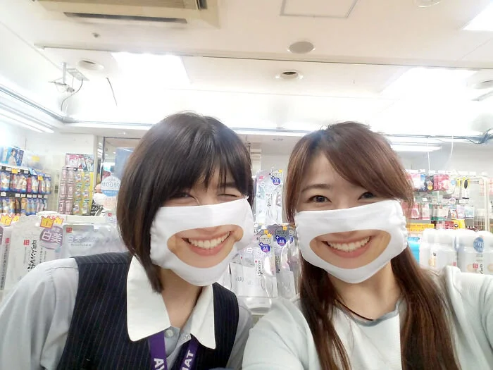 “Khẩu trang nụ cười”: Sáng tạo của một cửa hàng Nhật để tạo thiện cảm với khách hàng
