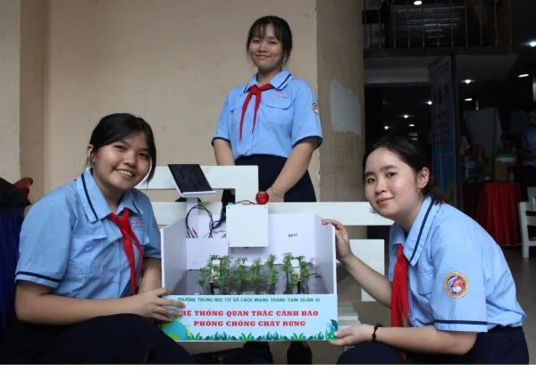 Học sinh xây dựng mô hình hệ thống quan trắc cảnh báo cháy rừng
