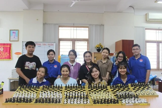 Bộ cờ vua đặc biệt cho người mù