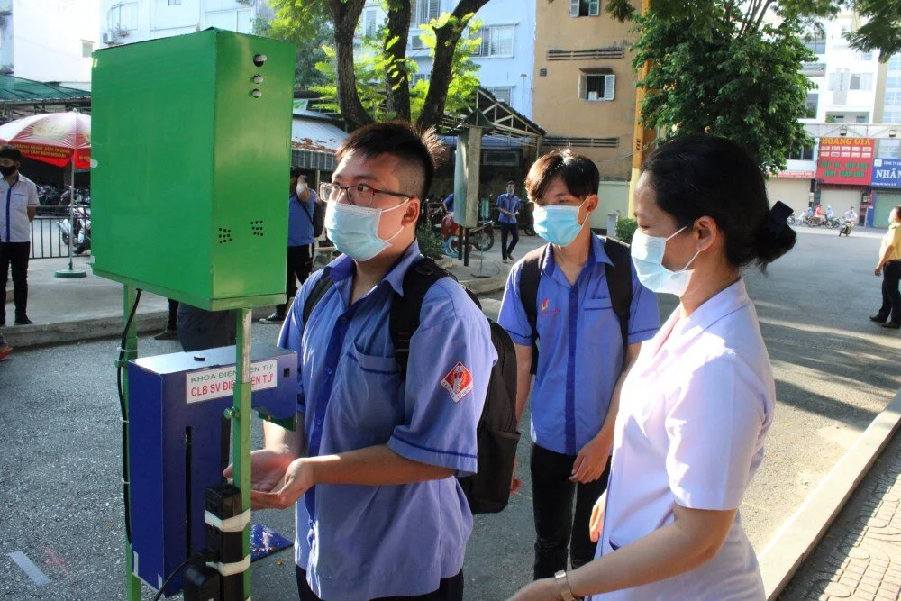 Chiếc máy đo thân nhiệt tích hợp 3 chức năng