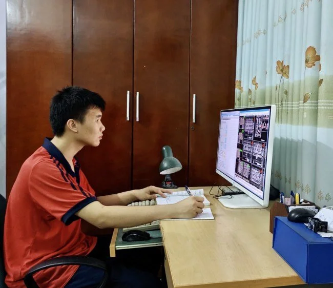 Hai học sinh sáng chế "đôi mắt" cho người khiếm thị