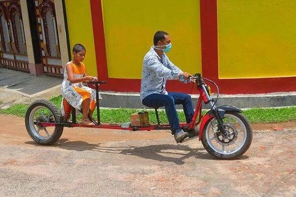 Chiêm ngưỡng "xe giãn cách xã hội" độc đáo của kỹ sư Ấn Độ