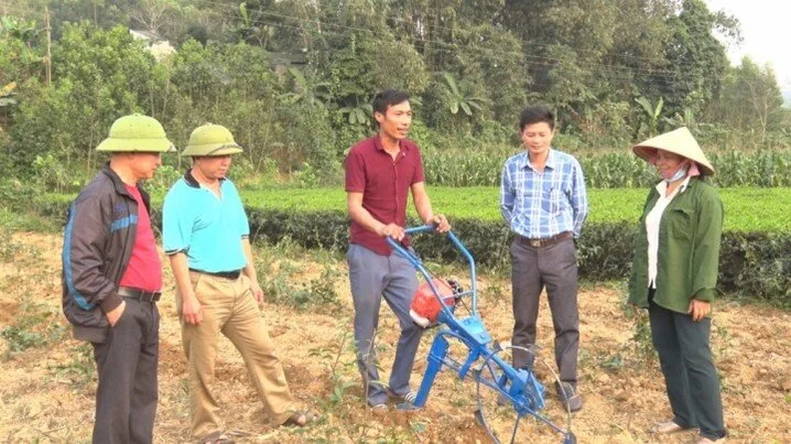 Người nông dân sáng chế máy cày giải phóng sức lao động trong sản xuất nông nghiệp