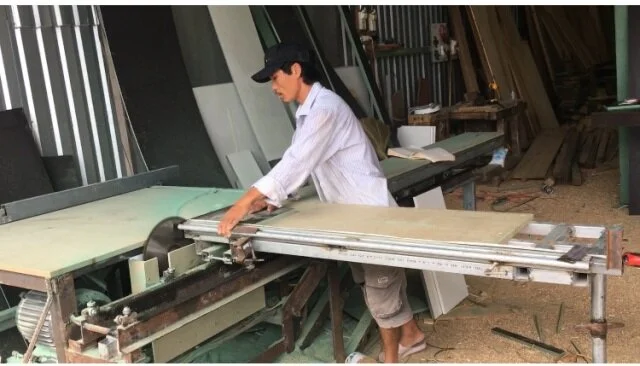 Khánh Hòa: Ông nông dân sáng chế máy cưa 2 lưỡi, dân làm nghề ai xem cũng trầm trồ thán phục