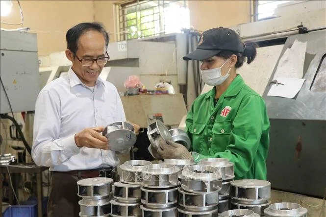 Máy dọn bùn đáy ao ba trong một
