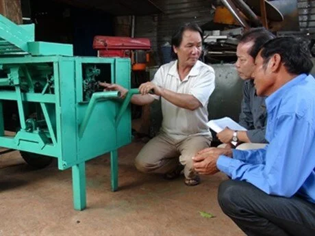 15 năm hoàn thiện máy lột vỏ sắn tự động
