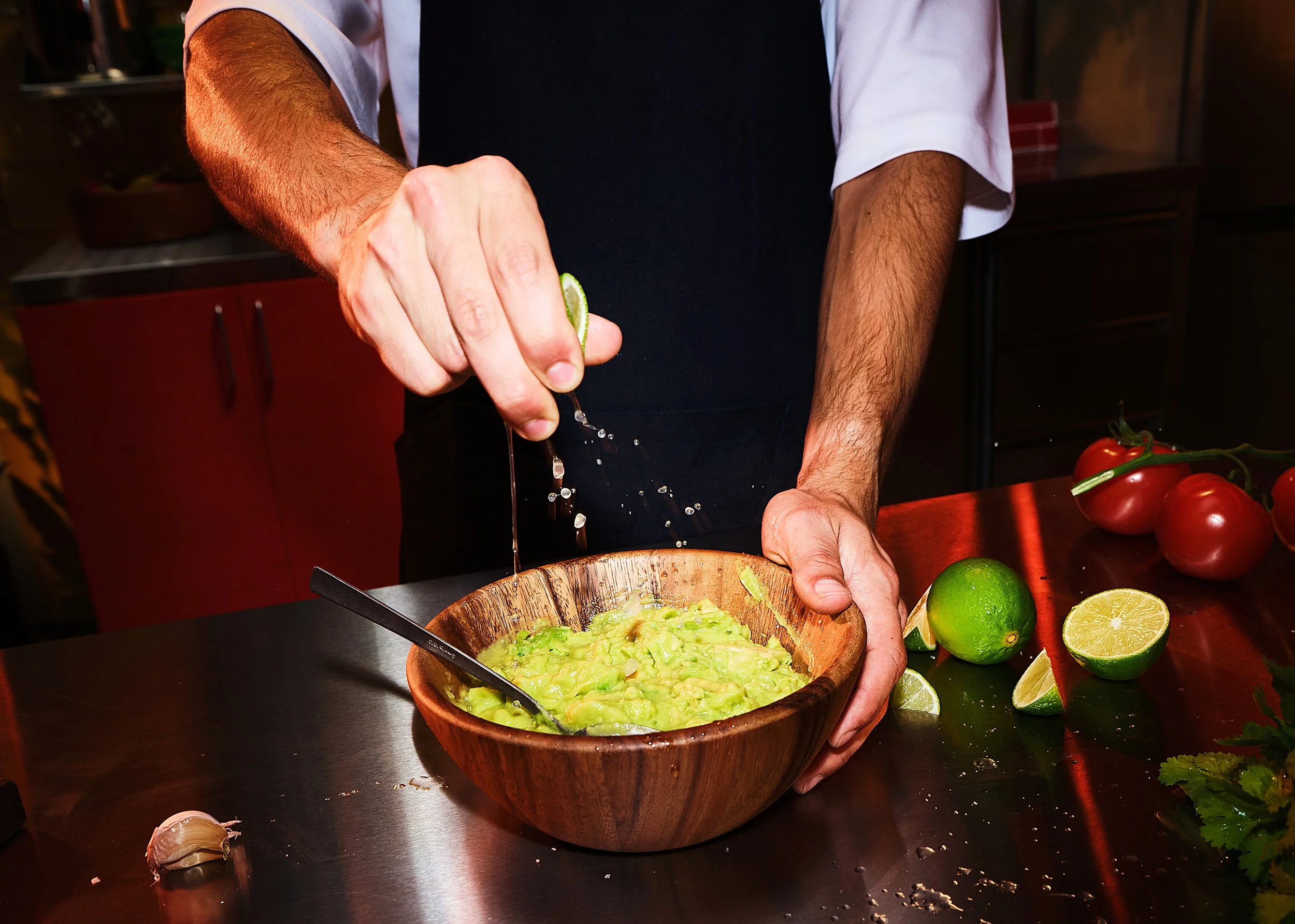 NatashaAlipourFaridani_GUACAMOLEMAKING.jpg