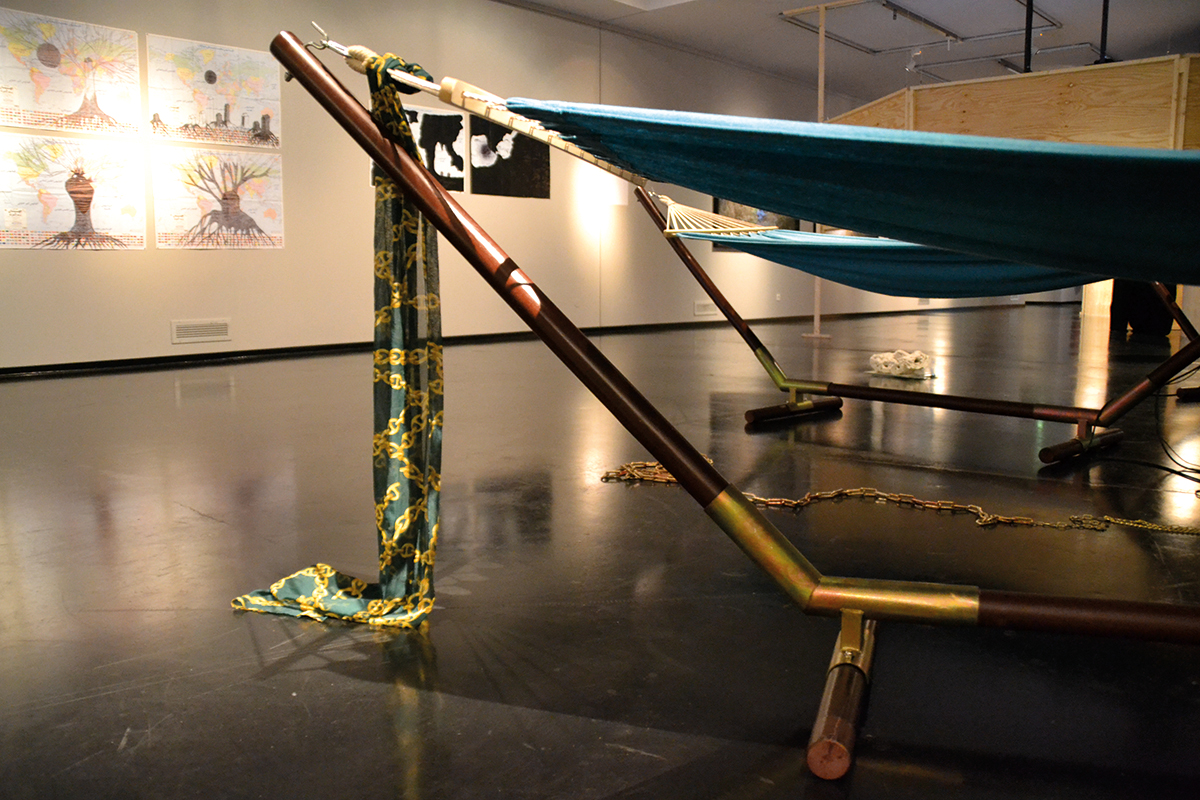 The media-constructed "mass" of fleeing people is conveyed through individual cases. The stories were developed together with people who had experience on the Mediter- ranean Sea.