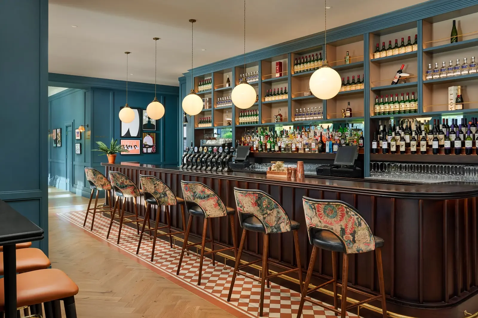 7GATEWAY_BAR_1.webp