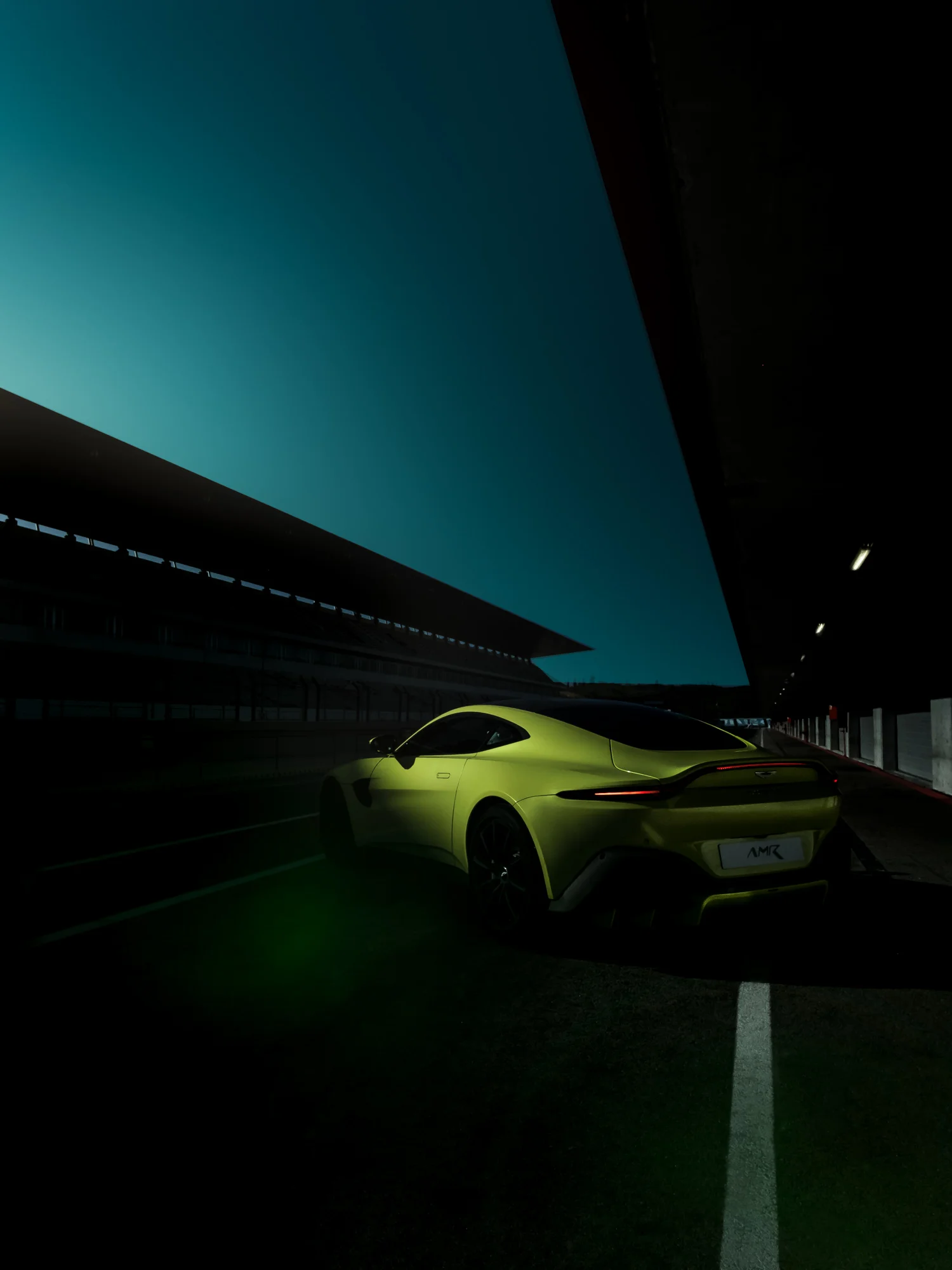 Aston Martin Vantage.jpg