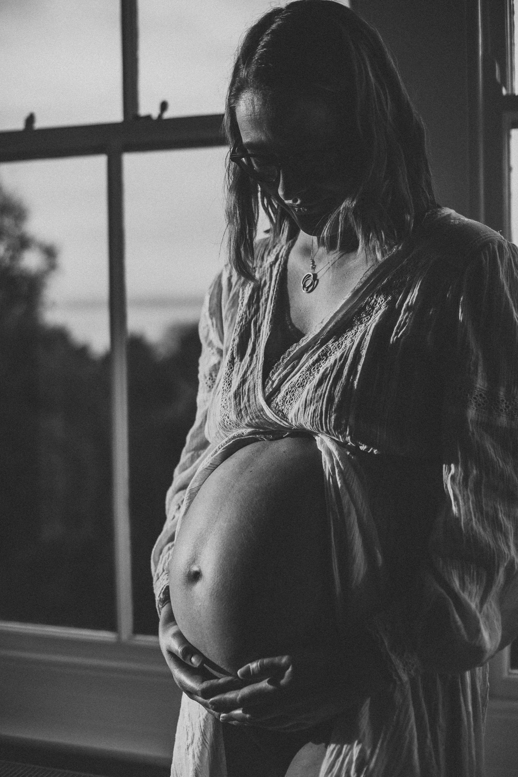 -bristol-somerset-clevedon-natural-maternity-at-home-session61- abigail-oliver-photography.jpg