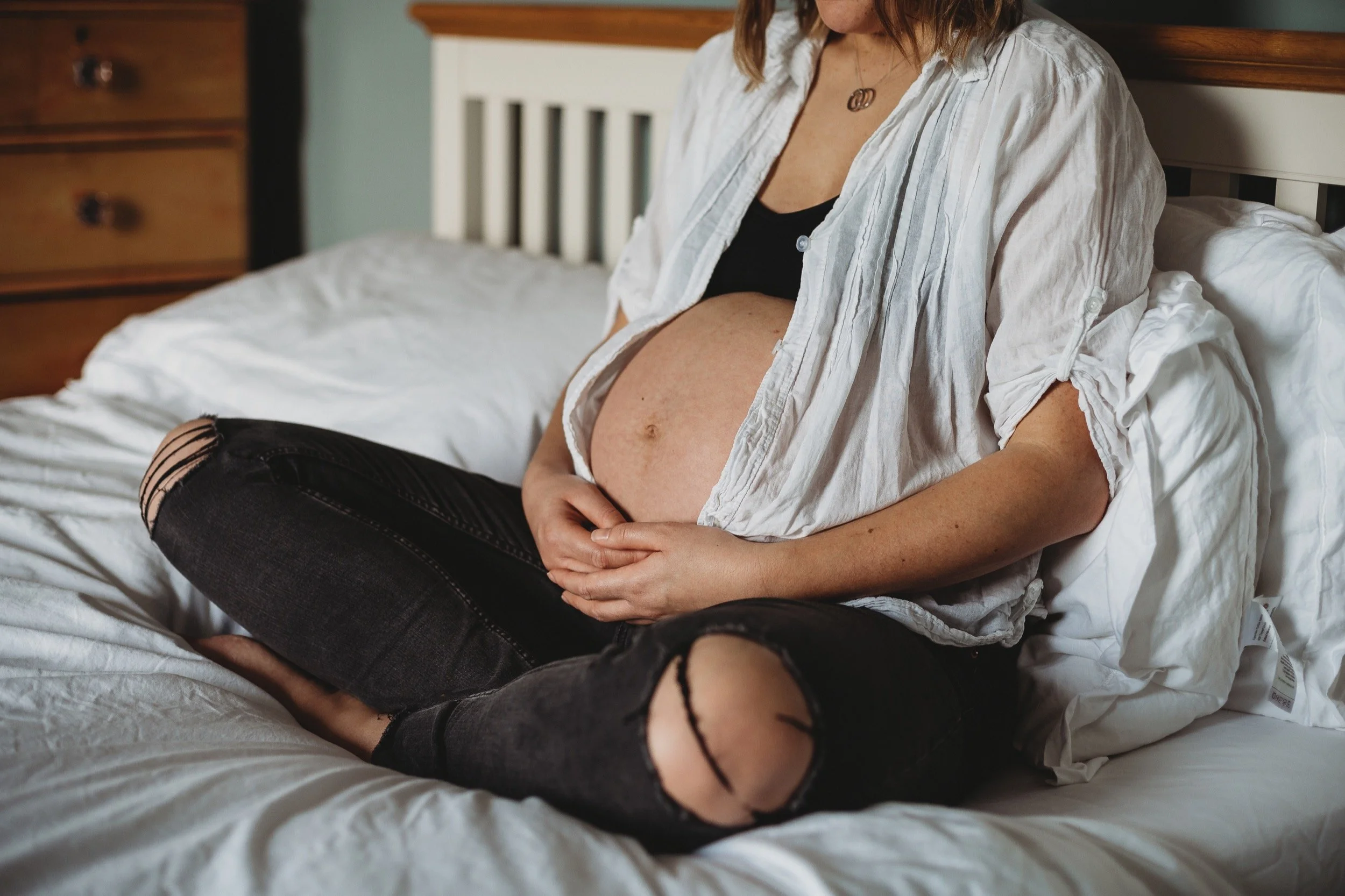 -bristol-somerset-clevedon-natural-maternity-at-home-session7- abigail-oliver-photography.jpg