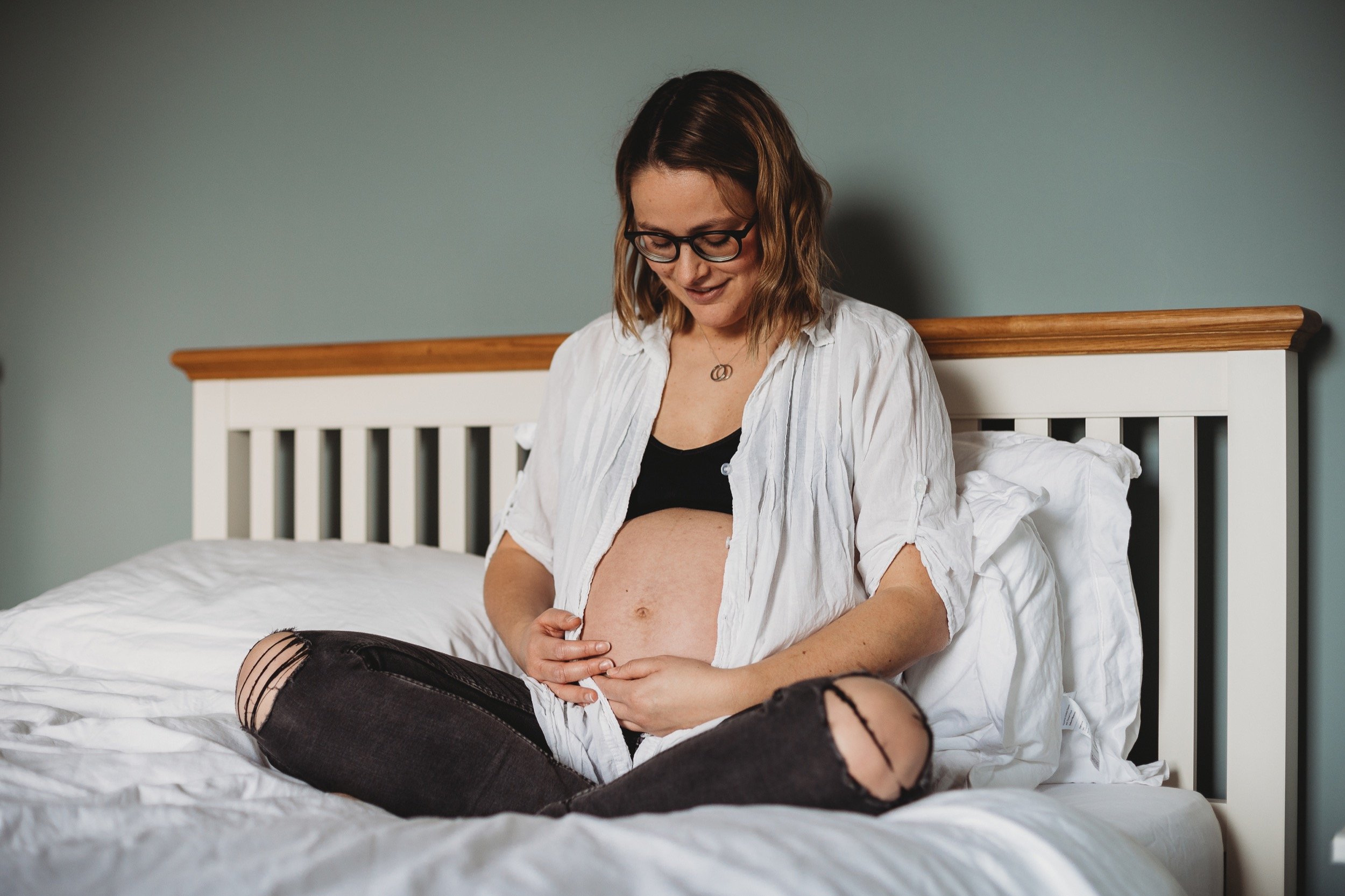 -bristol-somerset-clevedon-natural-maternity-at-home-session3- abigail-oliver-photography.jpg