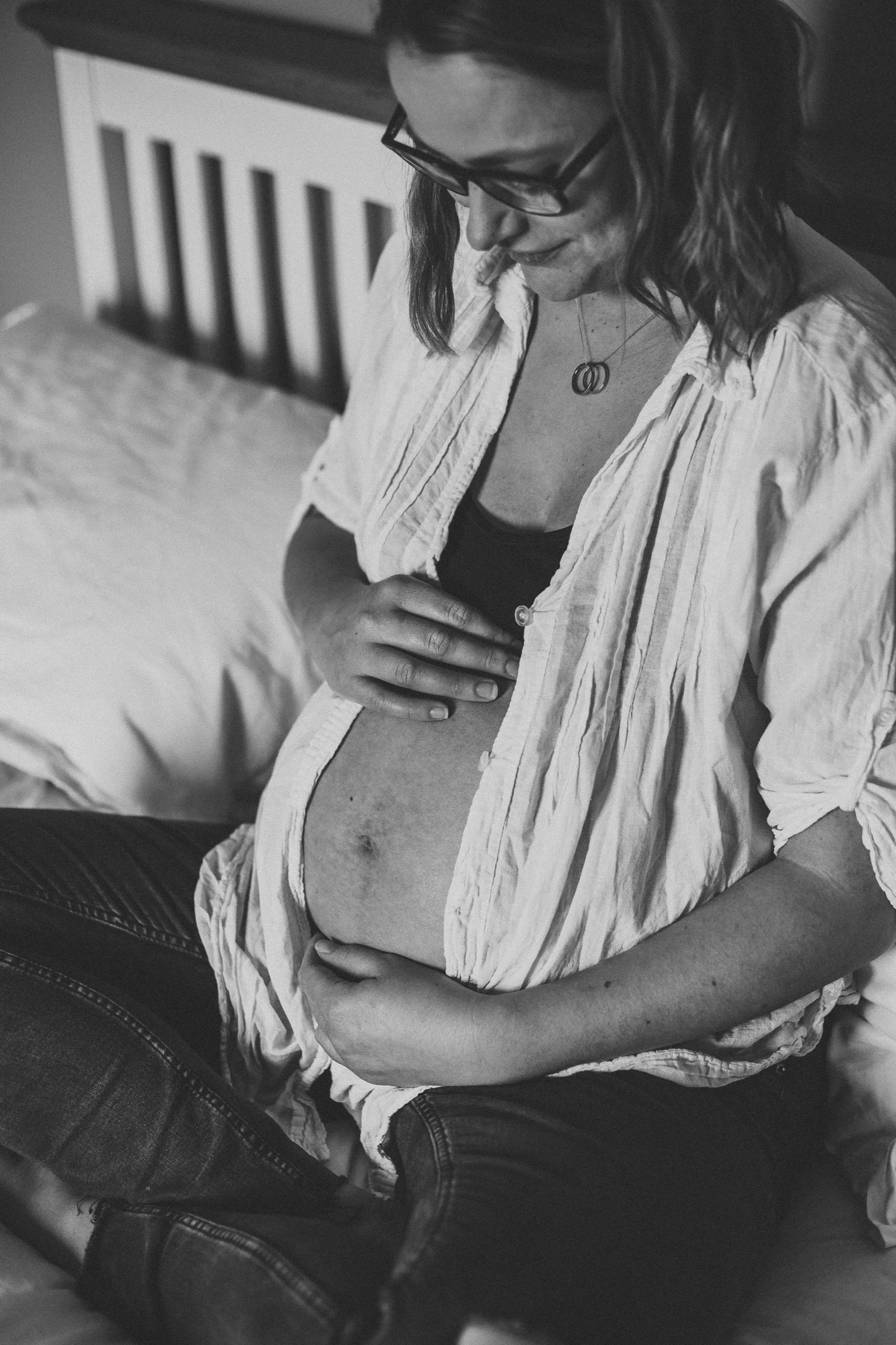 -bristol-somerset-clevedon-natural-maternity-at-home-session6- abigail-oliver-photography.jpg