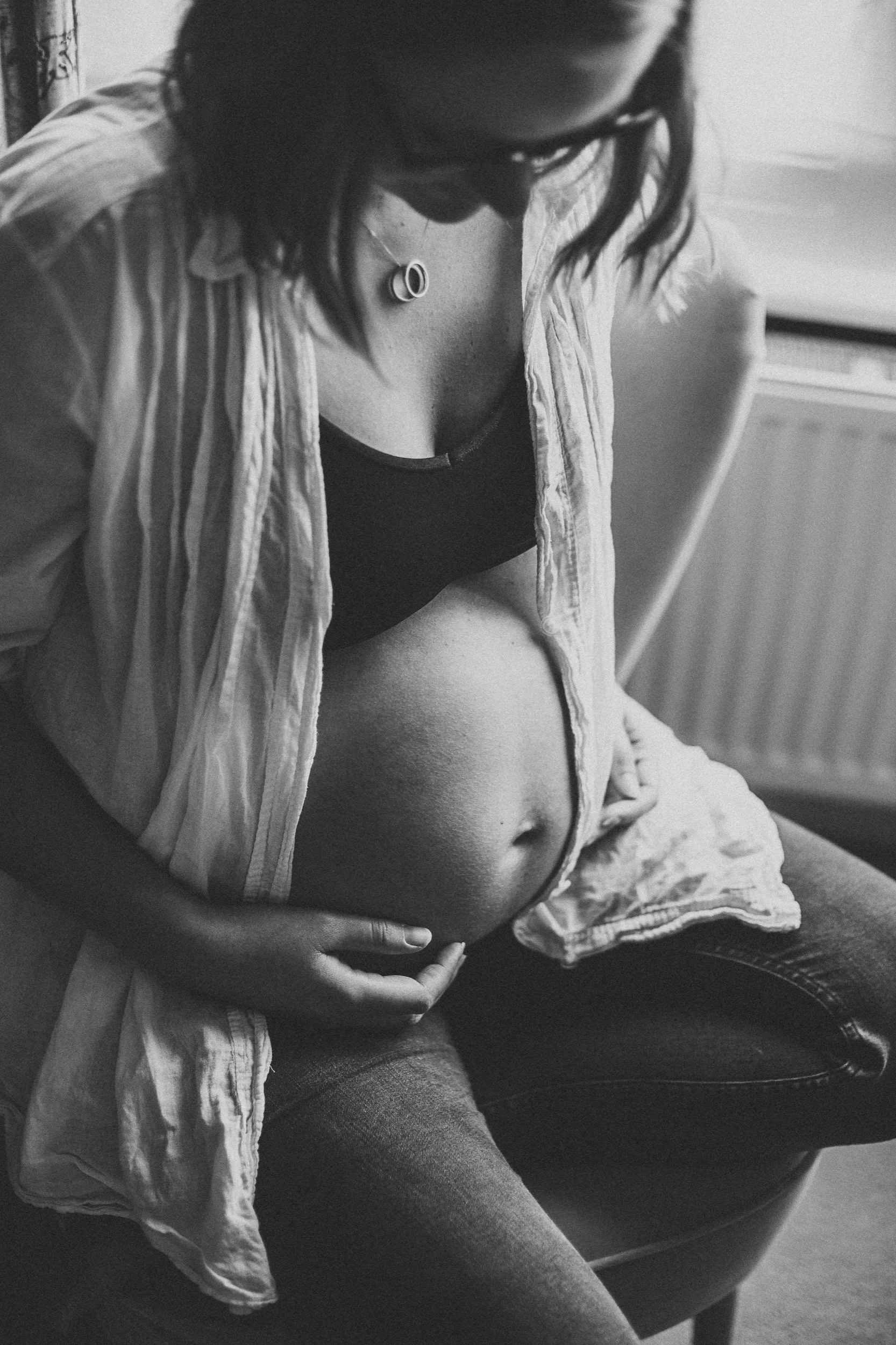 -bristol-somerset-clevedon-natural-maternity-at-home-session24- abigail-oliver-photography.jpg