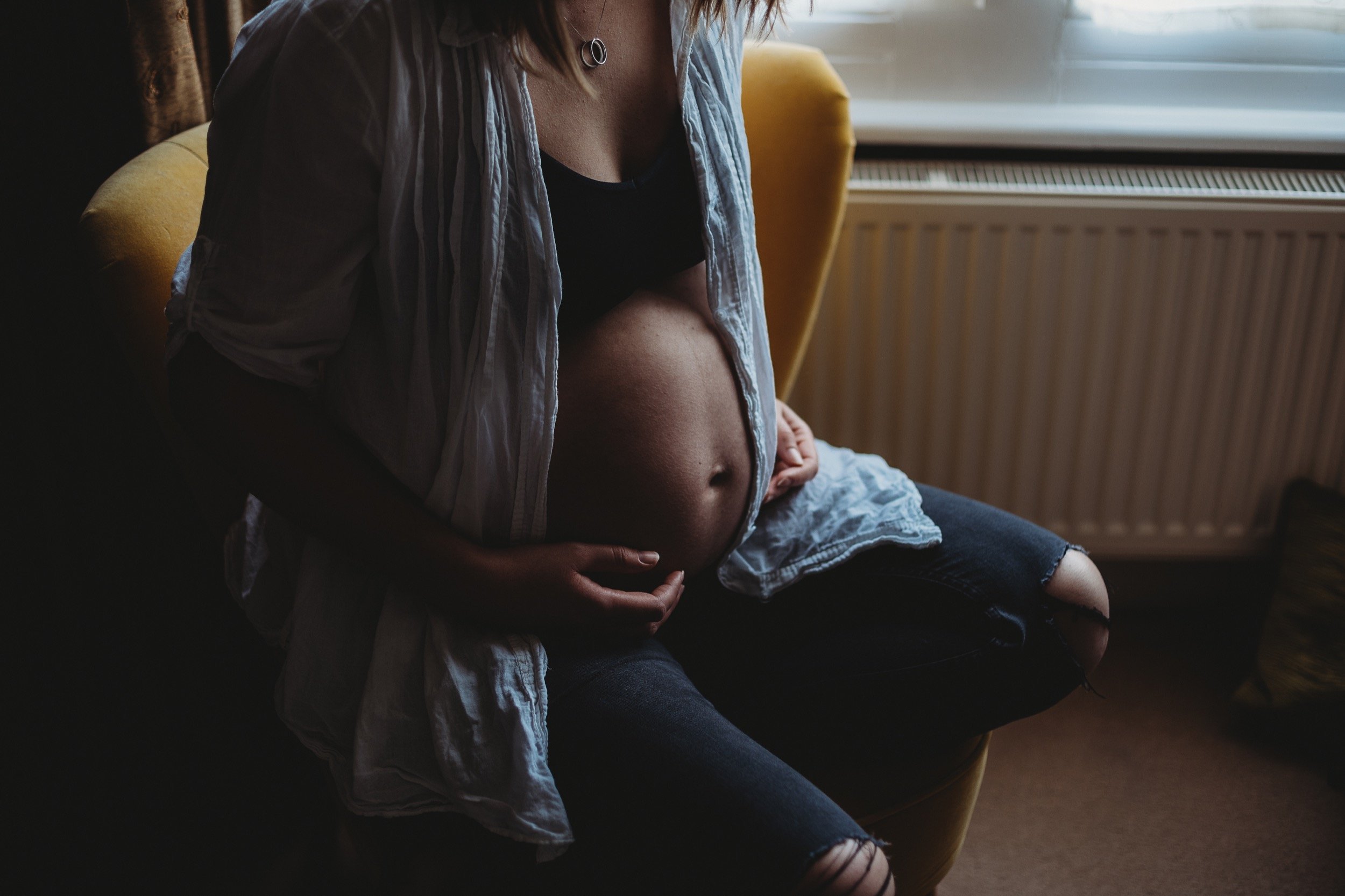 -bristol-somerset-clevedon-natural-maternity-at-home-session23- abigail-oliver-photography.jpg