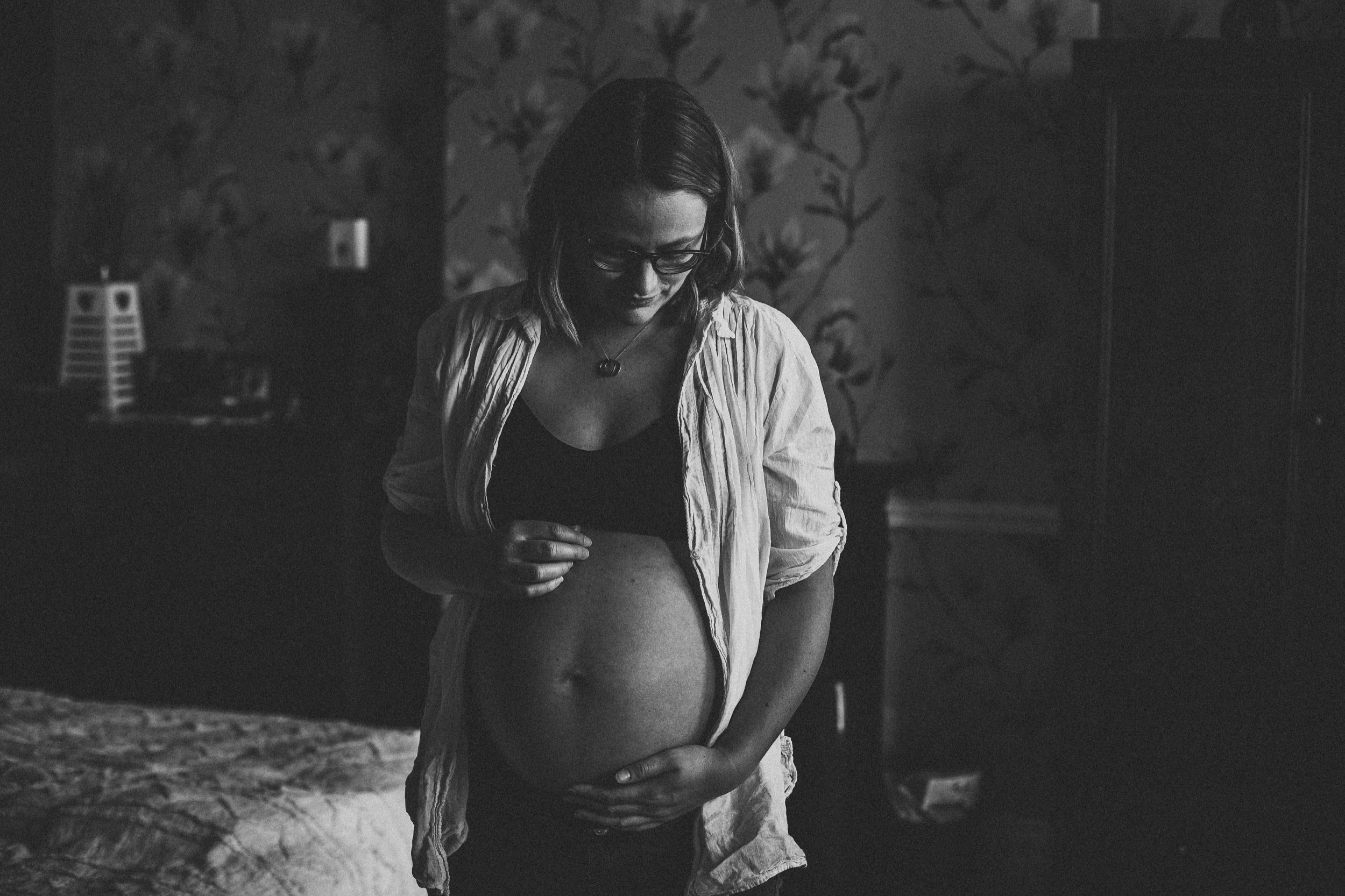 -bristol-somerset-clevedon-natural-maternity-at-home-session17- abigail-oliver-photography.jpg