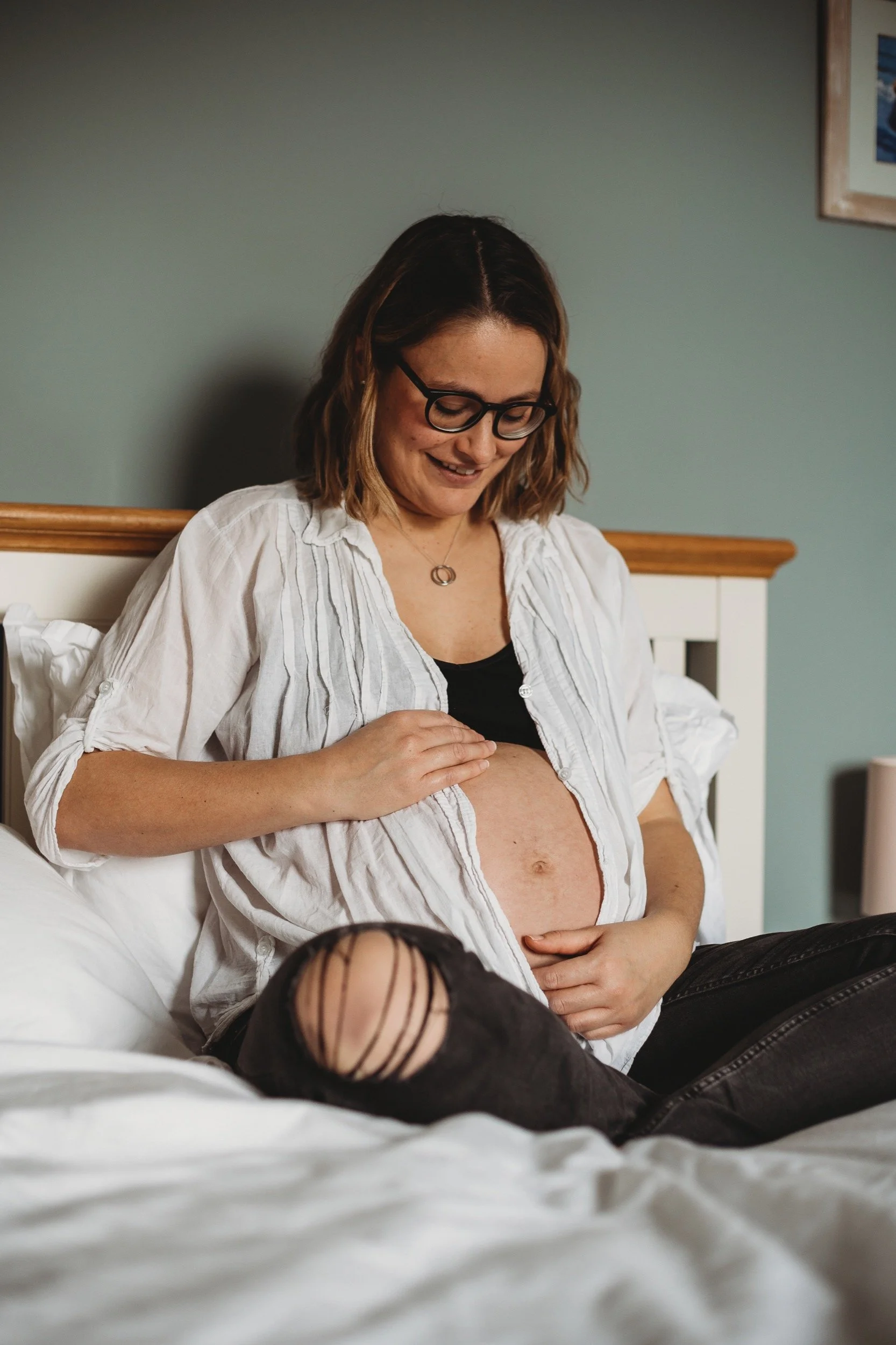 -bristol-somerset-clevedon-natural-maternity-at-home-session4- abigail-oliver-photography.jpg