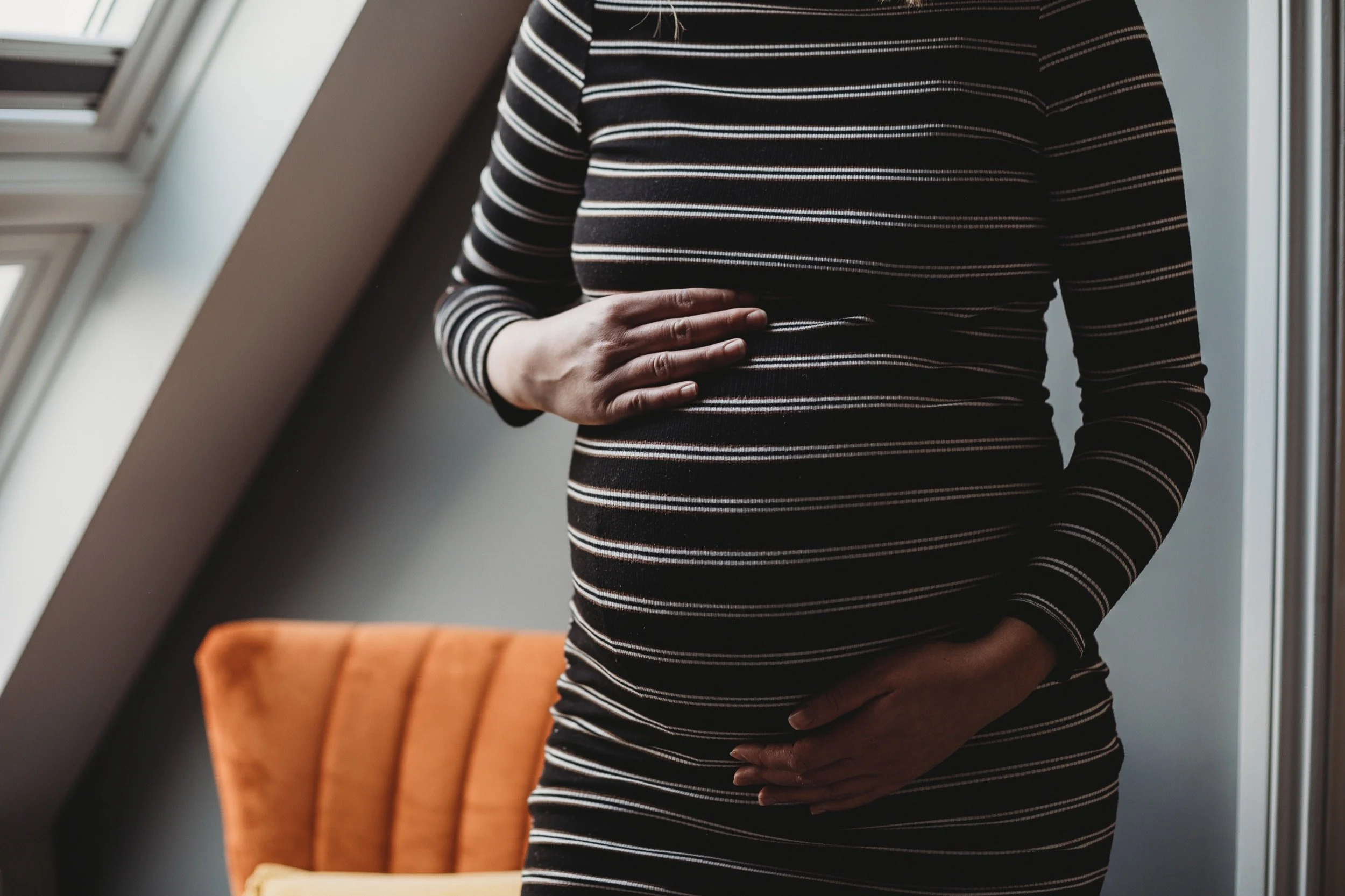 -bristol-somerset-clevedon-natural-maternity-at-home-session66- abigail-oliver-photography.jpg