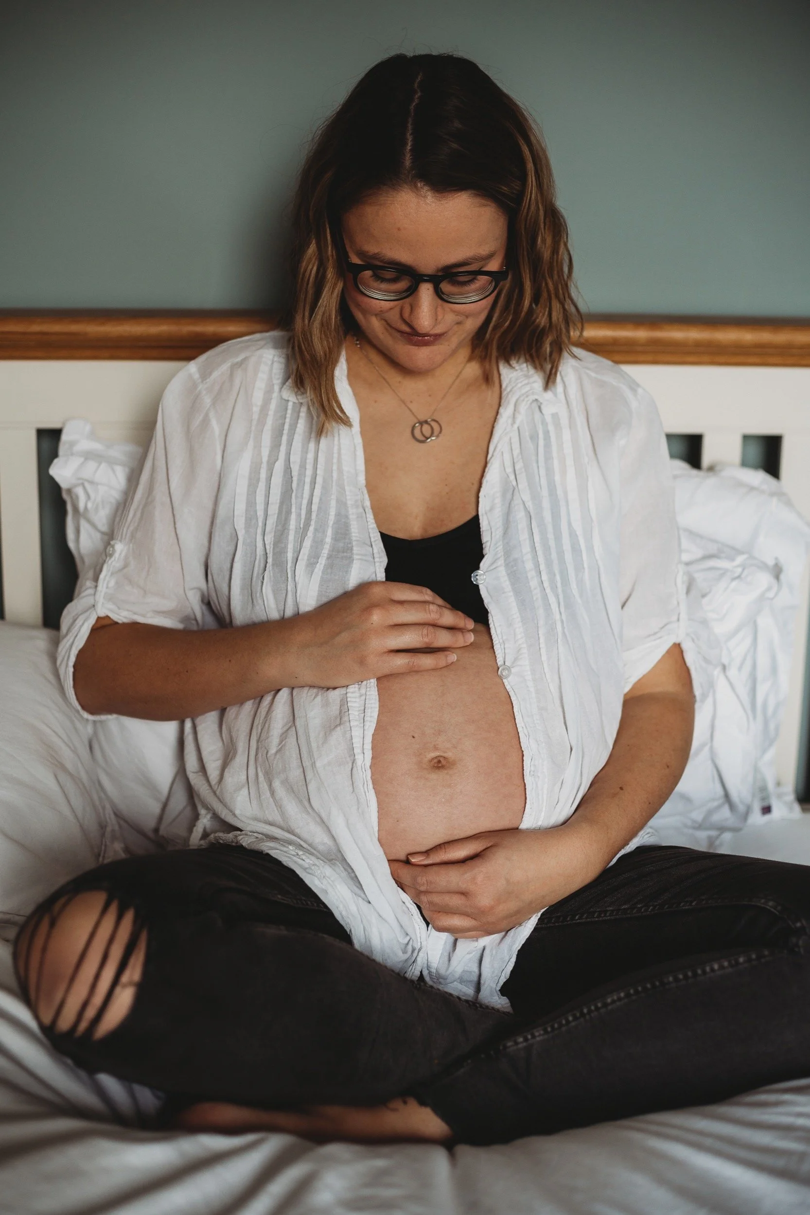 -bristol-somerset-clevedon-natural-maternity-at-home-session5- abigail-oliver-photography.jpg