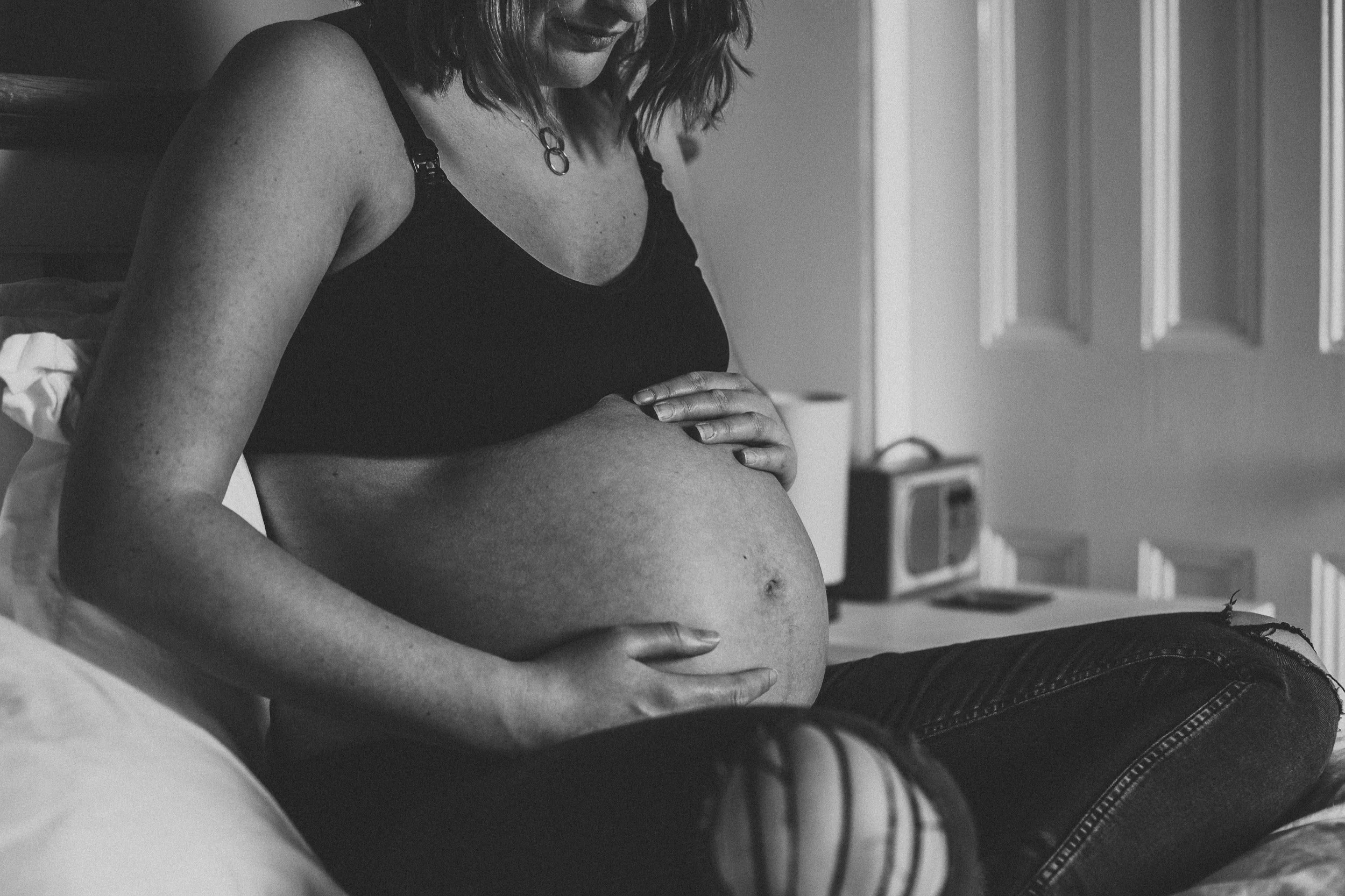 -bristol-somerset-clevedon-natural-maternity-at-home-session19- abigail-oliver-photography.jpg