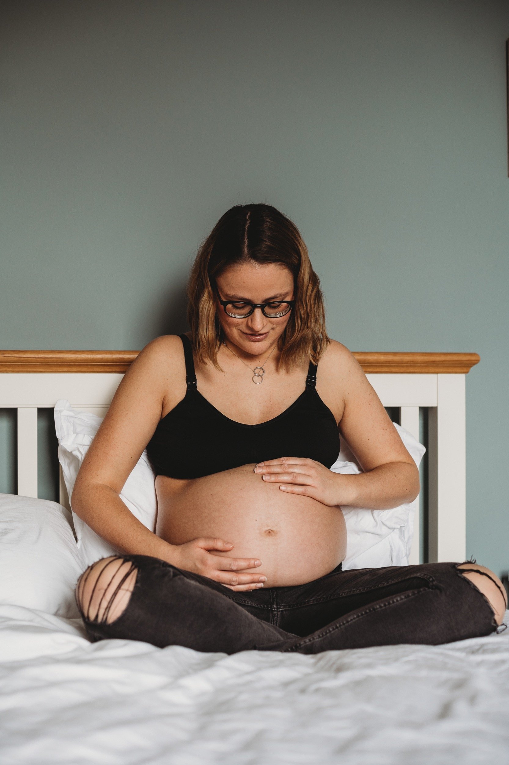-bristol-somerset-clevedon-natural-maternity-at-home-session18- abigail-oliver-photography.jpg