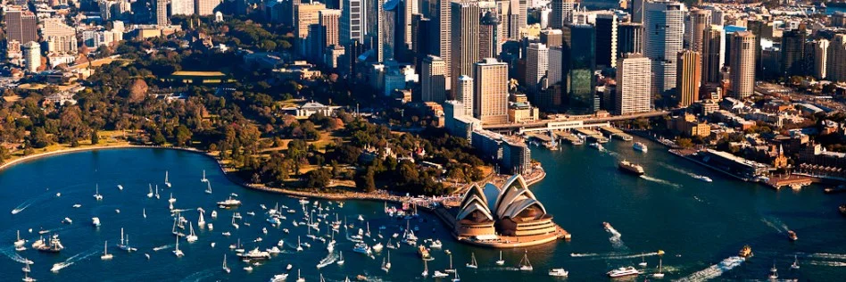 Sydney_Harbour_welcomes_Jessica_Watson.jpg