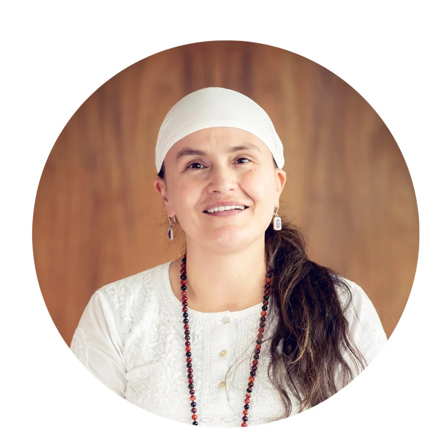 Gurukee Kaur Terapeuta manual y energética, profesora de Kundalini Yoga. Educadora de profesión y eterna estudiante del alma; y ahora bendecida y dedicada a servir en diferentes áreas a las mismas. Frase Favorita: "Mientras más te amas a ti mismo, más amas a Dios" - Yogi Bhajan - 