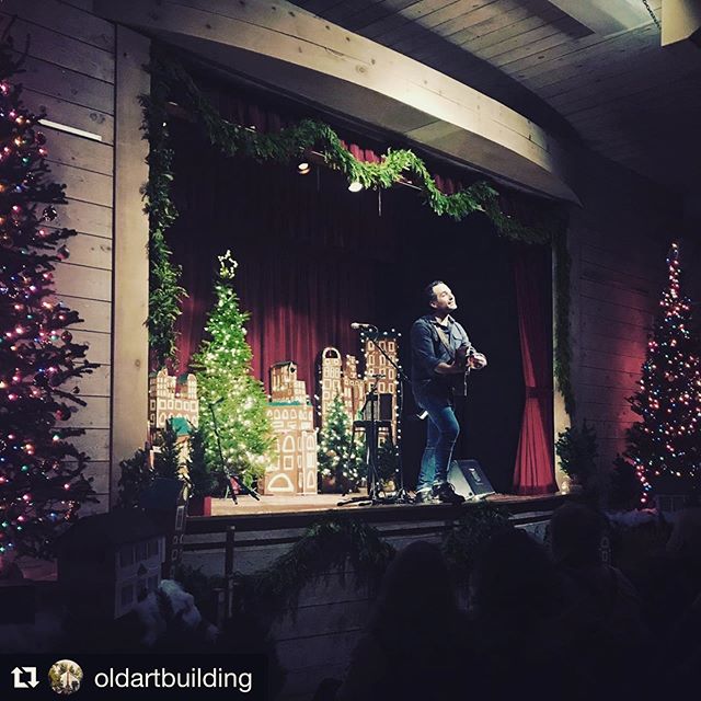 Lots of love to Leland for the beautiful time Friday night. Last few shows of 2019 this week! 
12/12 in Gaylord at Michaywe Clubhouse
12/13-15 at @trinityhousetheatre in Livonia. Link to tickets and info in my bio! Thank you so much. Lots of love, JD