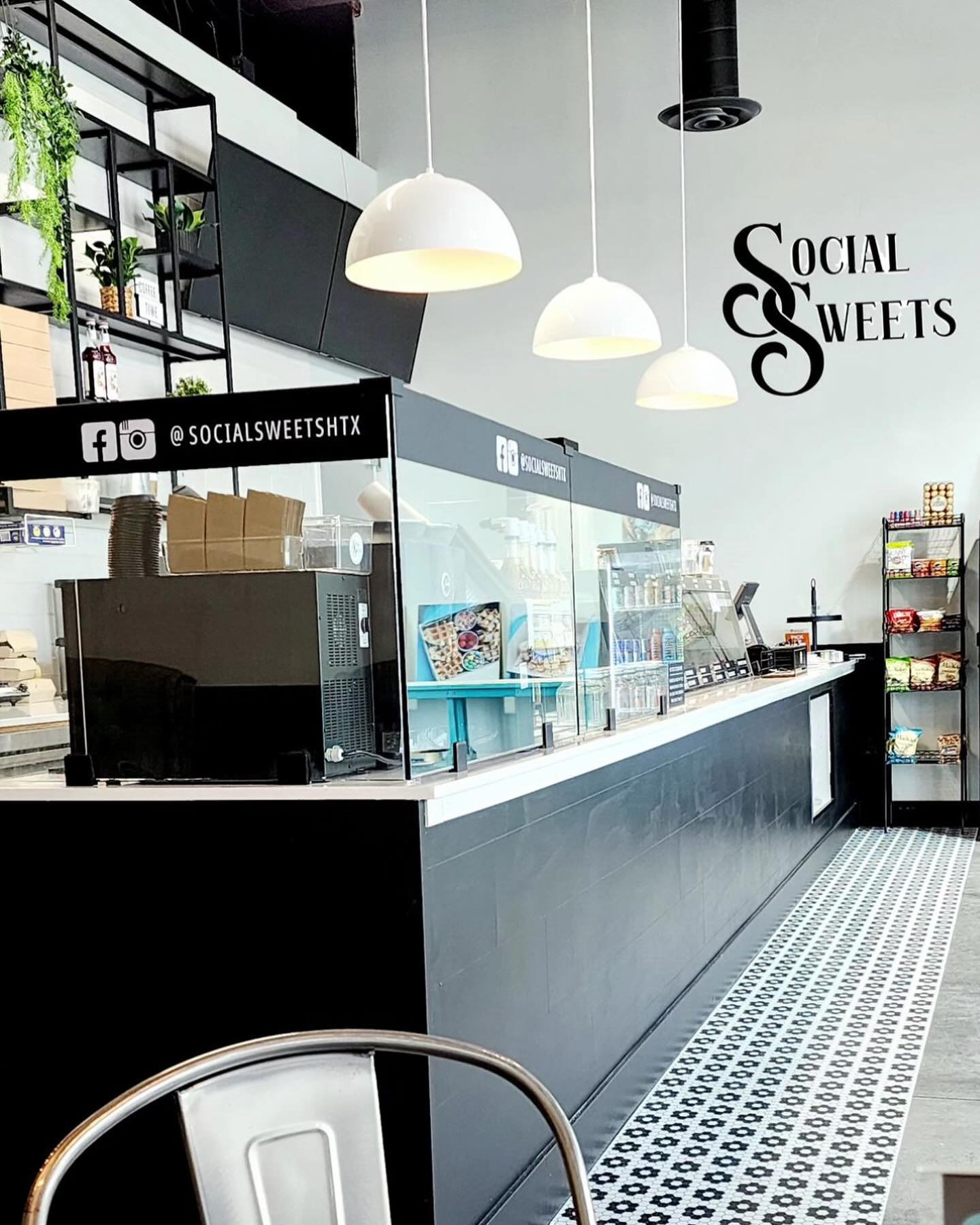 🍦🧇Social Sweets is NOW OPEN! Indulge in a world of sweetness at our Ice Cream, Coffee, Waffles, and Pastries shop! 

Make sure to tag a friend in the comments and give them a follow socialsweetshtx