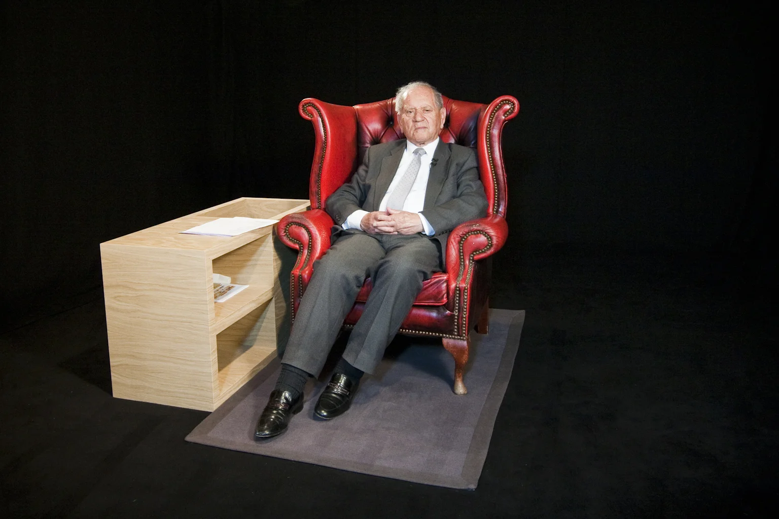  Arek Hersch about to begin his question sessions 