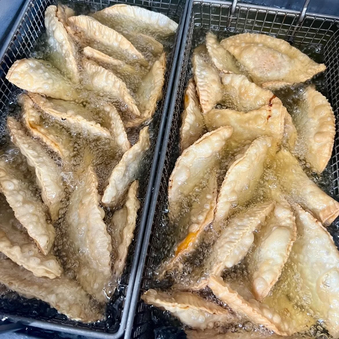 Public Schedule:
-8/6 Cross Point Lowell 11:30-1PM
-8/7 @tewksburycommunitymarket 288 Livingston St 4-7PM
-8/8 @treehousebrewco Charlton MA 12-7PM
-8/10 @farmlowell Jackson St. Lowell 10-1PM
-8/11 @billericacommfarmersmarket 793 Boston Rd. 3-7PM