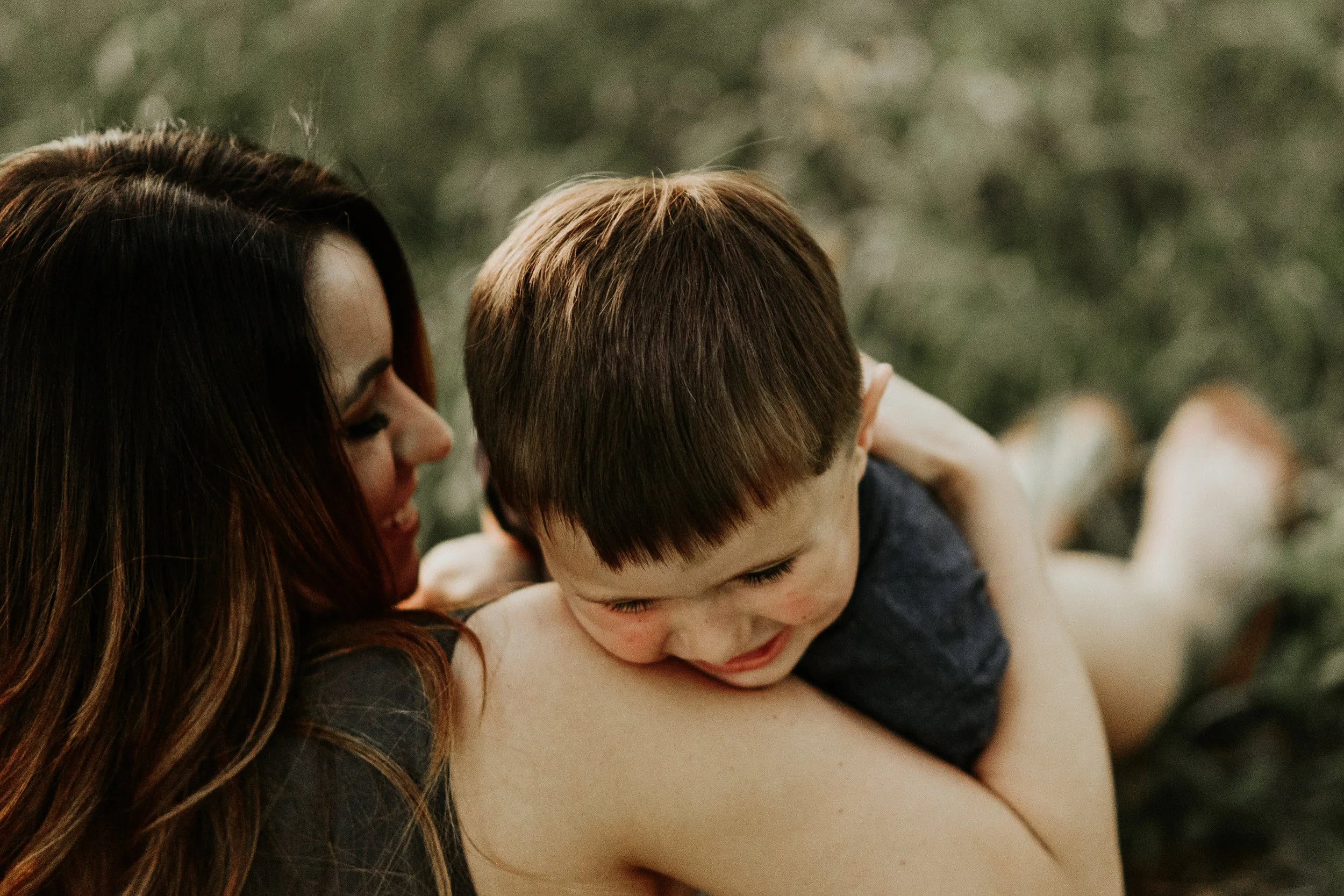 Mommy and Me Family Session on Country Land in Clinton, Louisiana by Baton Rouge photographer Magnolia and Grace Photography