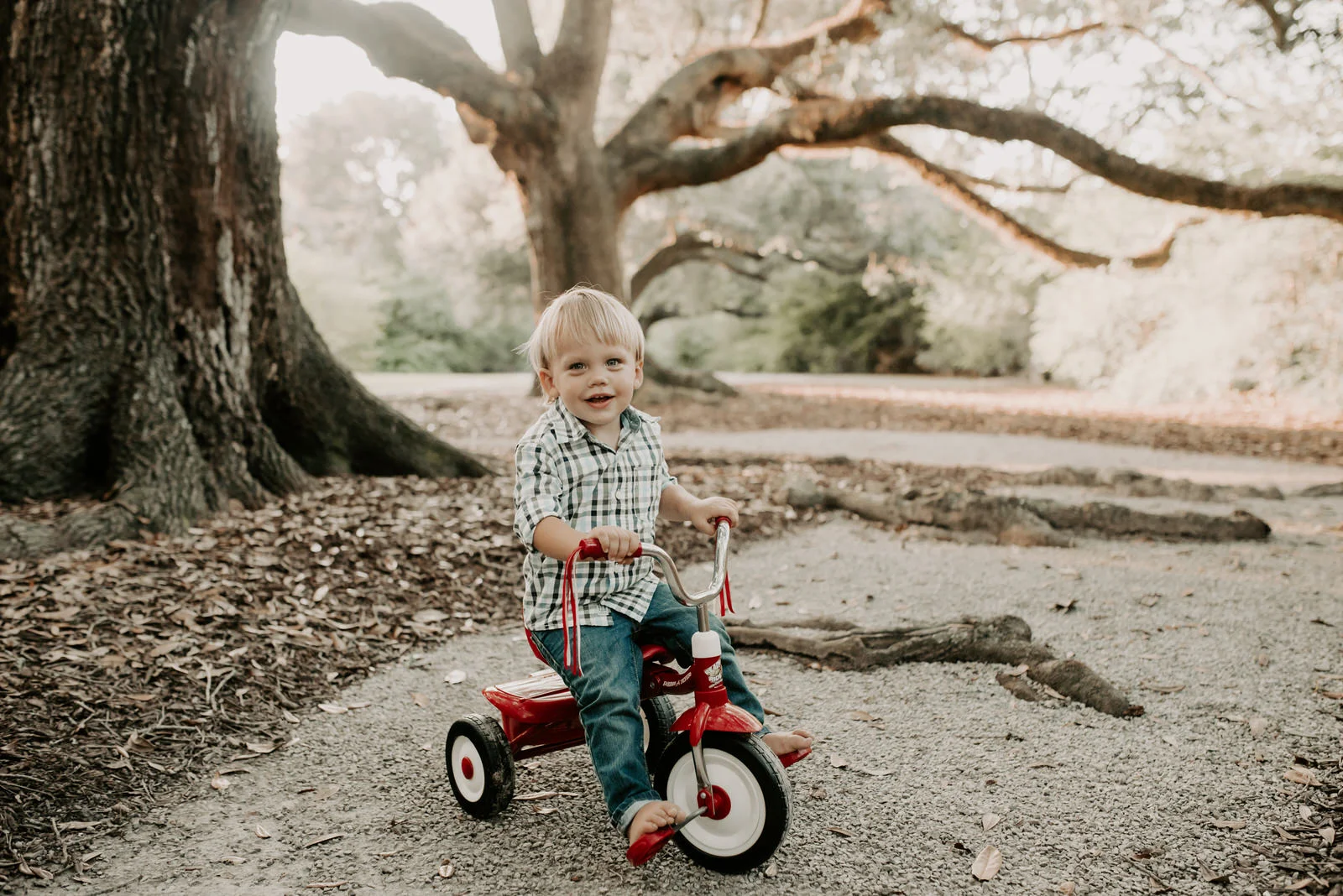 Family and 2 year old pictures at the Chapel in Baton Rouge photographed by Magnolia and Grace Photography based out of Denham Springs and Baton Rouge Louisiana